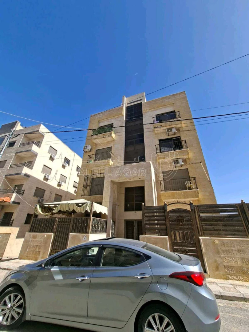 شقة في شارع الجامعة مقابل بوابة الجامعة الرئيسية خلف جراس - 50,000 دأ - صورة 1