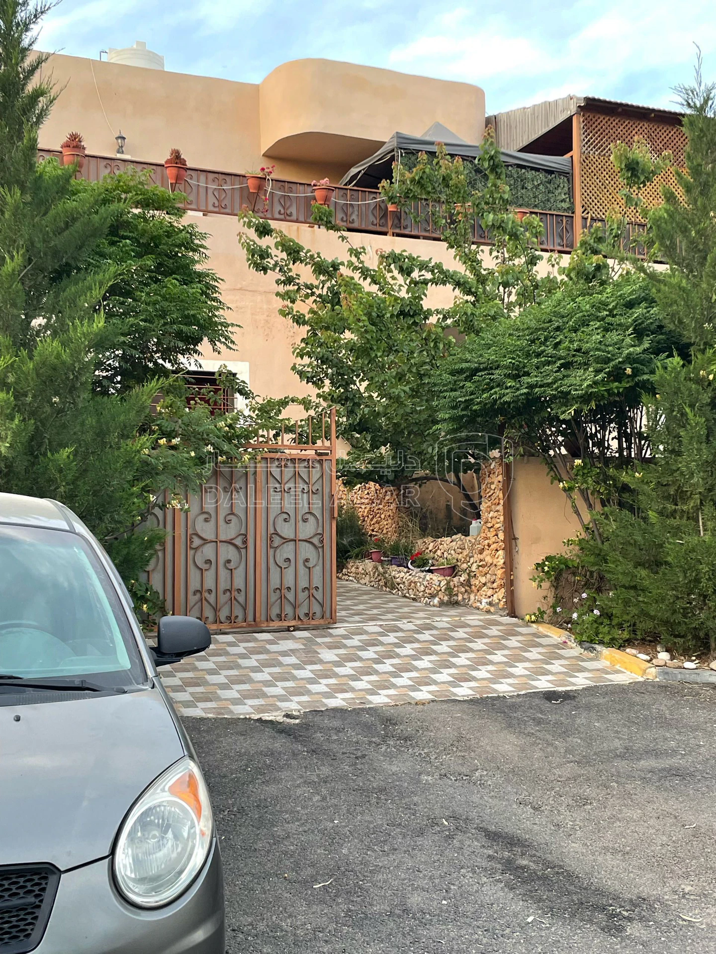 فيلا/منزل في بالقرب من منتزه الاستقلال - 230,000 دأ - صورة 2