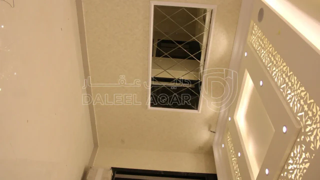 شقة - شارع فهد اللوزي - 115000 دأ