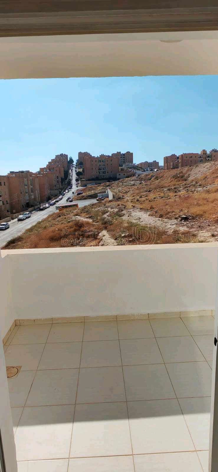 شقة في ابو علندا سكن كريم/  اشارات الغاز  - 16,000 دأ - صورة 1
