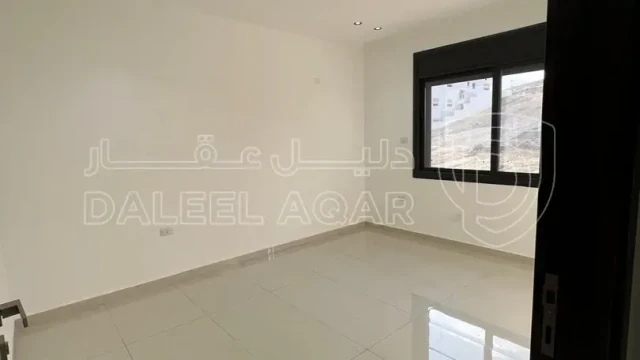 شقة - ابو نصير قرب مسجد الانصار - 70000 دأ