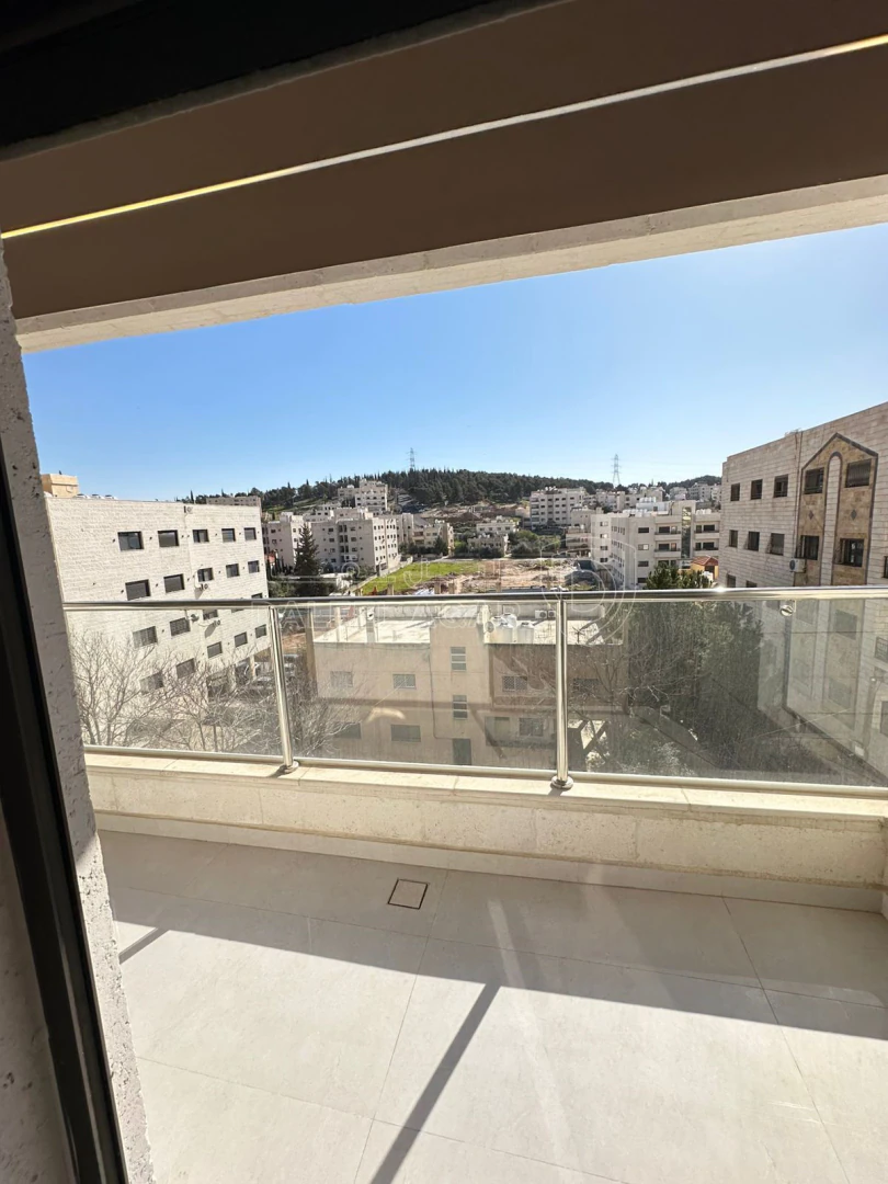 شقة في تبعد 2.5 كم عن شارع المطار  - 65,000 دأ - صورة 1