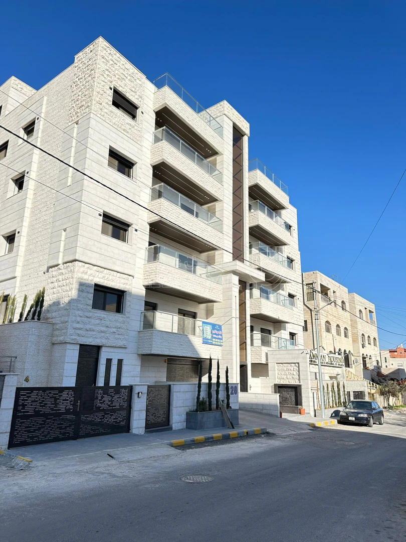 شقة في تبعد 2.5 كم عن شارع المطار  - 65,000 دأ - صورة 1