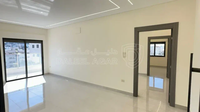 شقة - تبعد 2.5 كم عن شارع المطار  - 65000 دأ