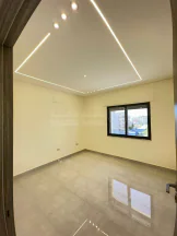شقة في تبعد 2.5 كم عن شارع المطار  - 65,000 دأ - صورة NaN