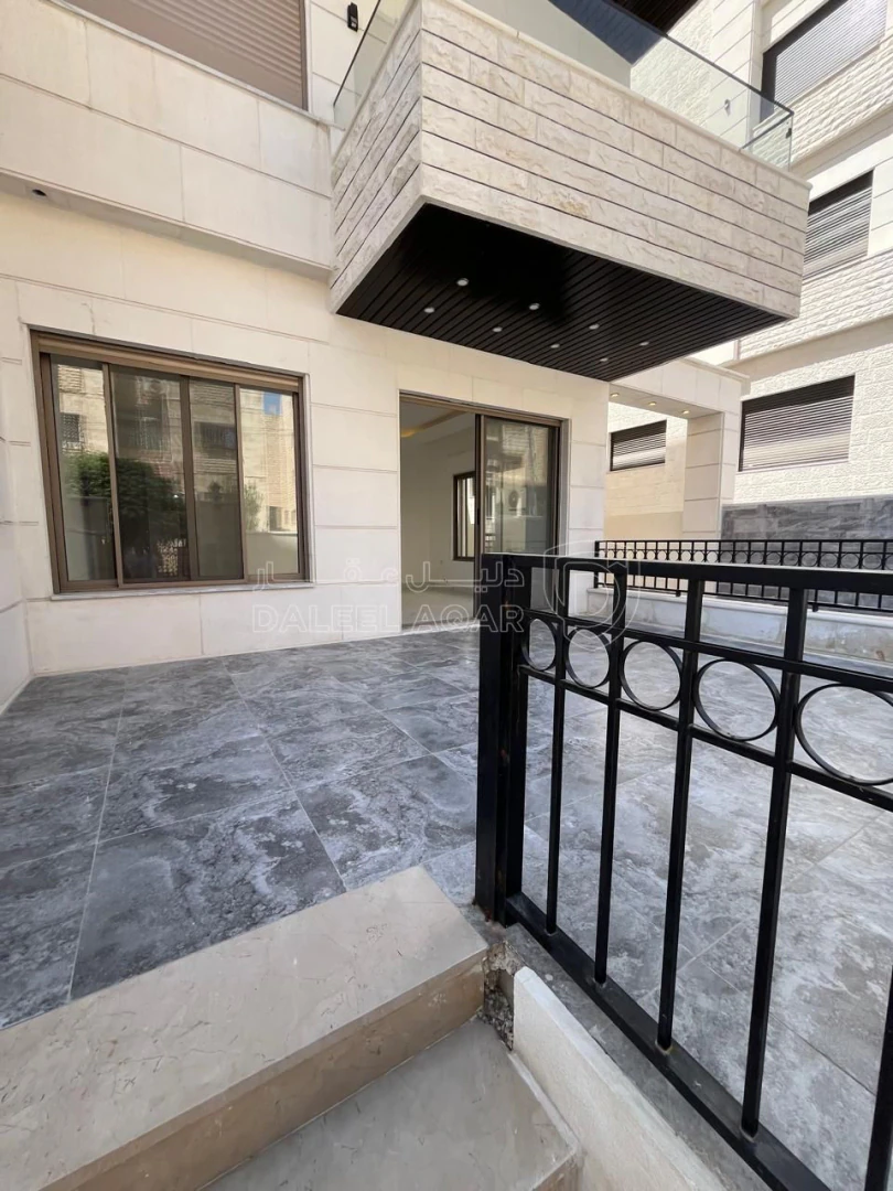 شقة في ارضي مع ترس في ضاحية الياسمين عميش قرب دوار قرقش - 75,000 دأ - صورة 1