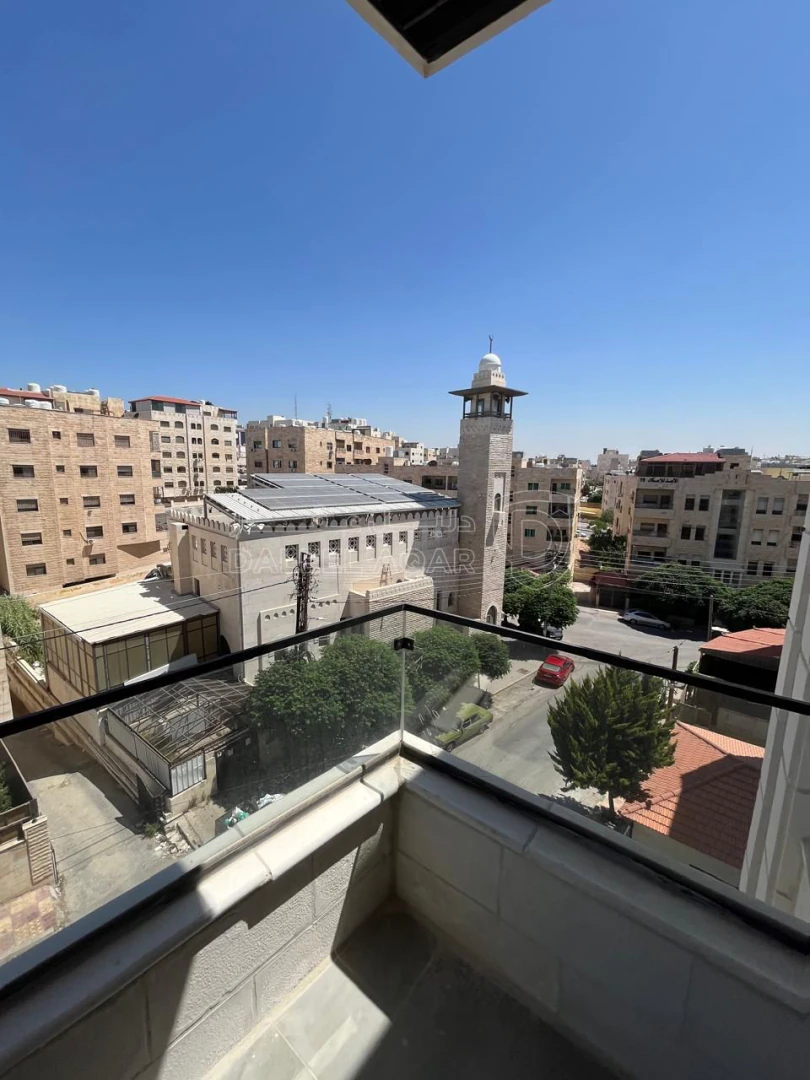 شقة في ارضي مع ترس في ضاحية الياسمين عميش قرب دوار قرقش - 75,000 دأ - صورة 1