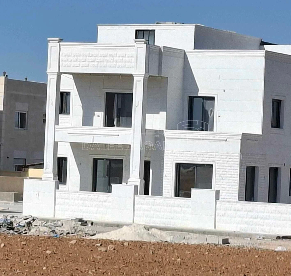 فيلا/منزل في الكرك مثلث قريفلا مقابل سوبر ماركت صخر العمارين  - 137,000 دأ - صورة 1