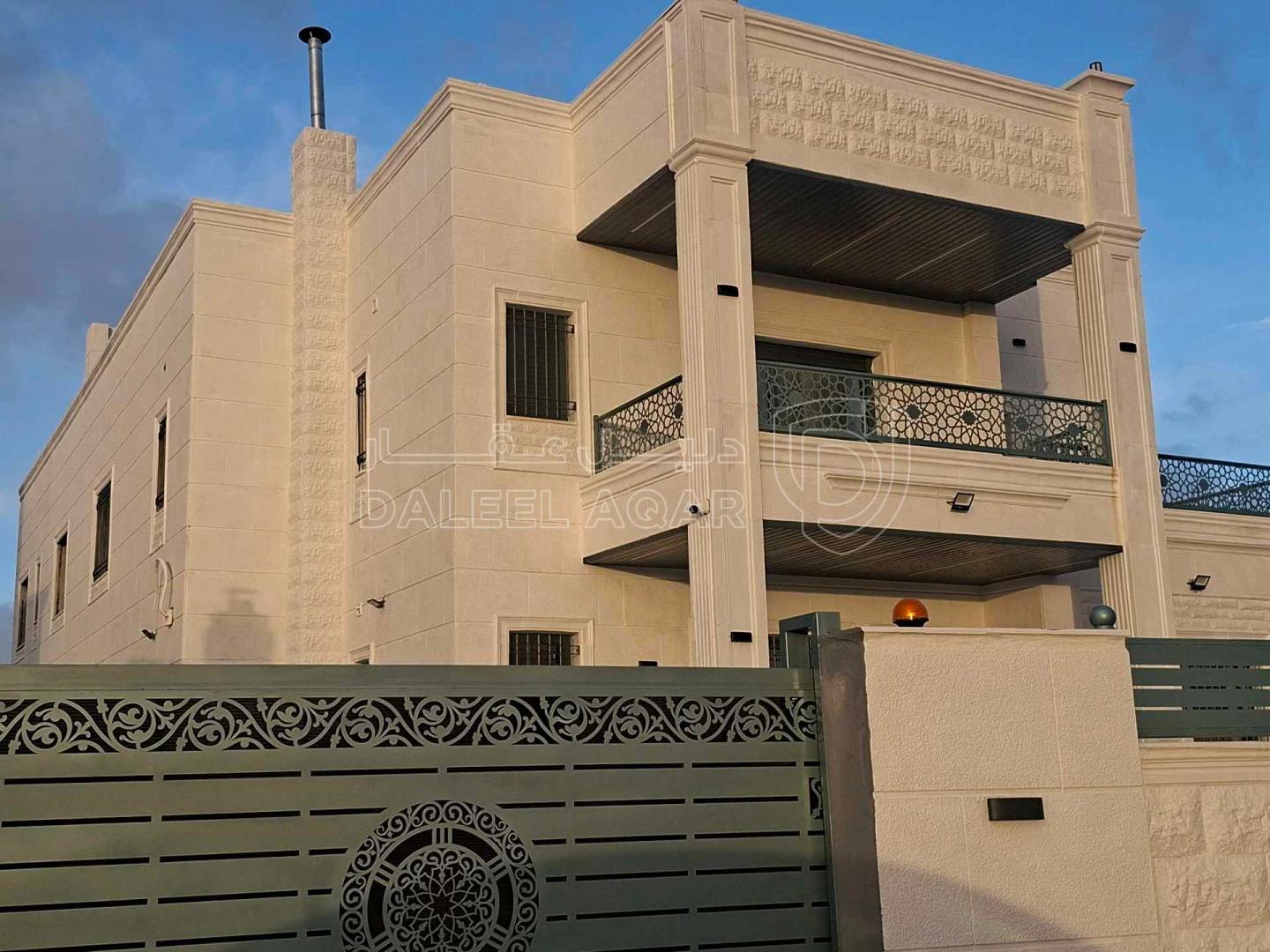 فيلا/منزل في الكرك مثلث قريفلا مقابل سوبر ماركت صخر العمارين  - 137,000 دأ - صورة 1