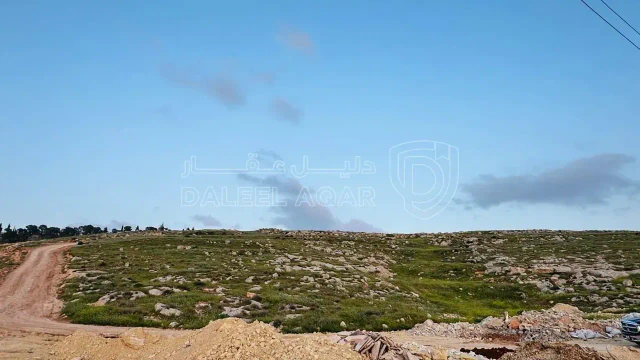 أرض - قطعه ارض مميزه على اوستراد جرش الزرقاءعلى ثلث شواع - 220000 دأ