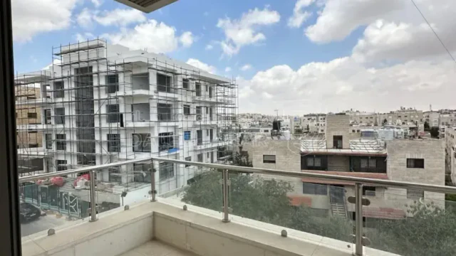 شقة - خلدا - بالقررب من مطعم ورد - 98000 دأ