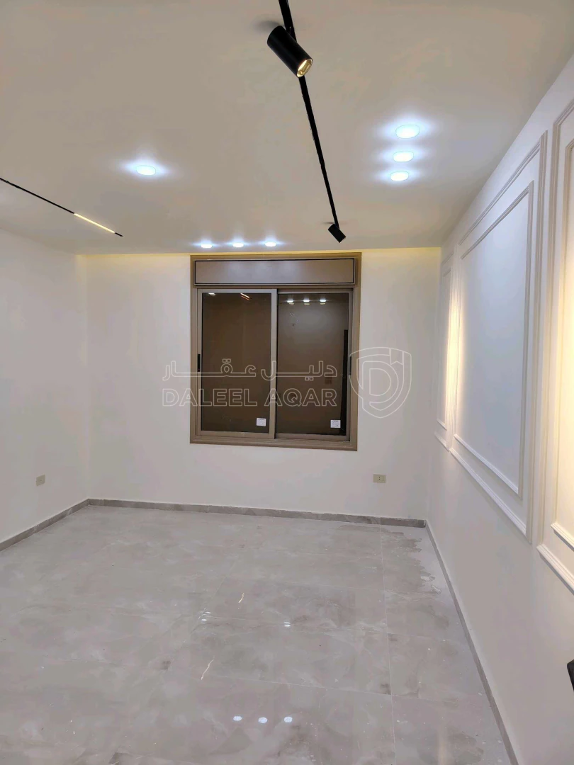 شقة في شقه ١٦٥م طابق اول فني للبيع خلف دوار الثقافة  - 68,000 دأ - صورة 1