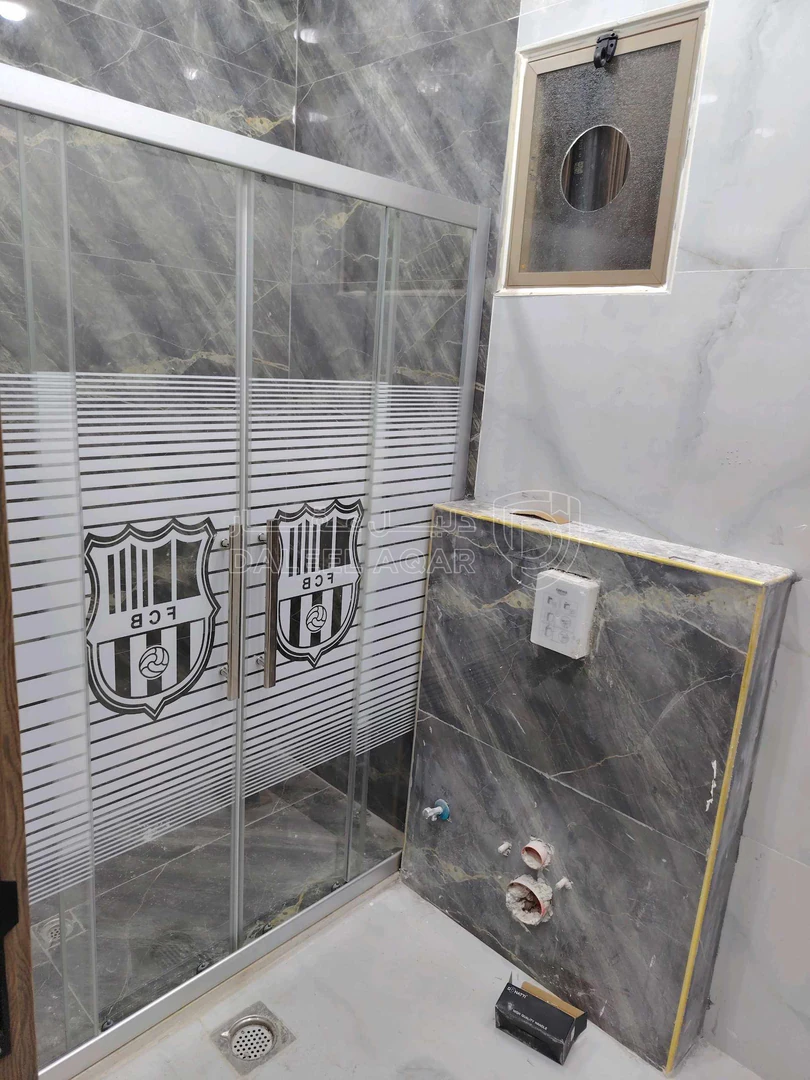 شقة في شقه ١٦٥م طابق اول فني للبيع خلف دوار الثقافة  - 68,000 دأ - صورة 1