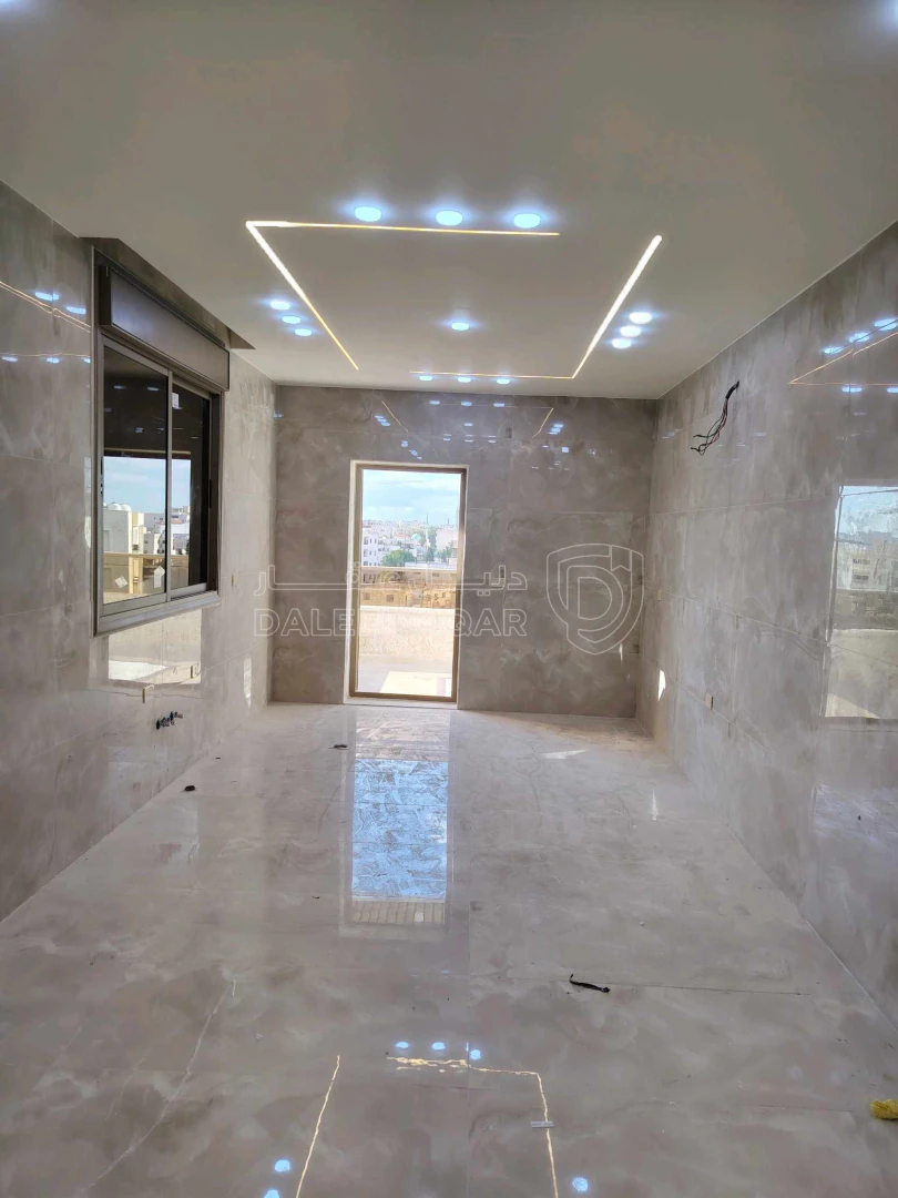 شقة في شقه ١٦٥م طابق اول فني للبيع خلف دوار الثقافة  - 68,000 دأ - صورة 1