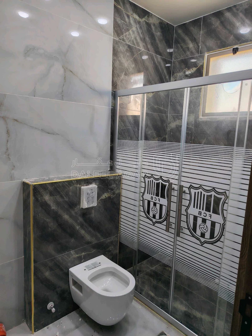 شقة في شقه ١٦٥م طابق اول فني للبيع خلف دوار الثقافة  - 68,000 دأ - صورة 1