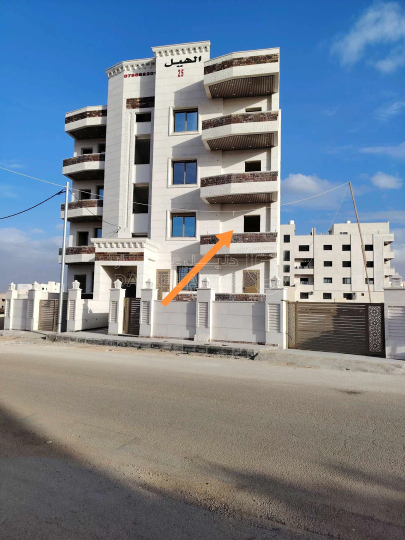 شقة في شقه ١٦٥م طابق اول فني للبيع خلف دوار الثقافة  - 68,000 دأ - صورة 1