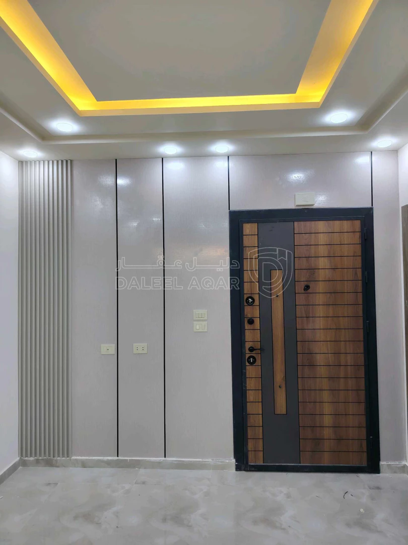 شقة في شقه ١٦٥م طابق اول فني للبيع خلف دوار الثقافة  - 68,000 دأ - صورة 1