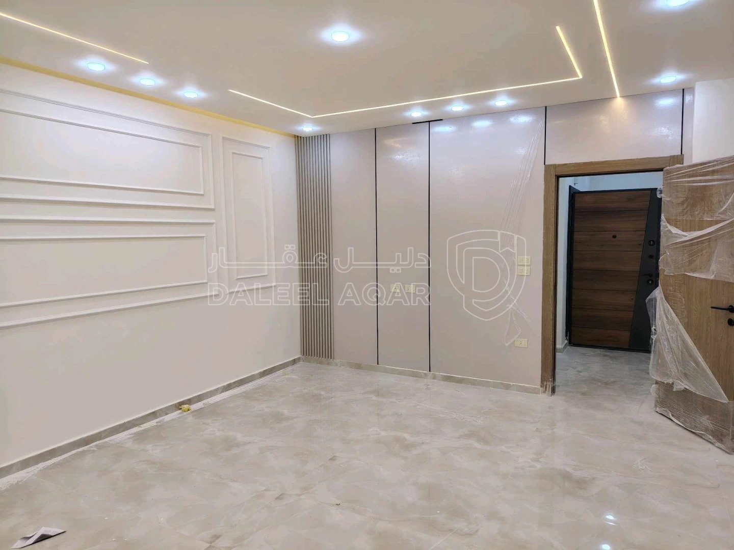 شقة في شقه ١٦٥م طابق اول فني للبيع خلف دوار الثقافة  - 68,000 دأ - صورة 1