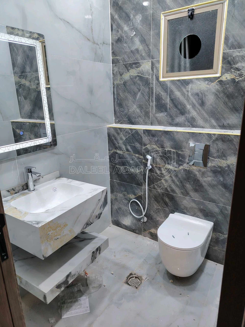 شقة في شقه ١٦٥م طابق اول فني للبيع خلف دوار الثقافة  - 68,000 دأ - صورة 1