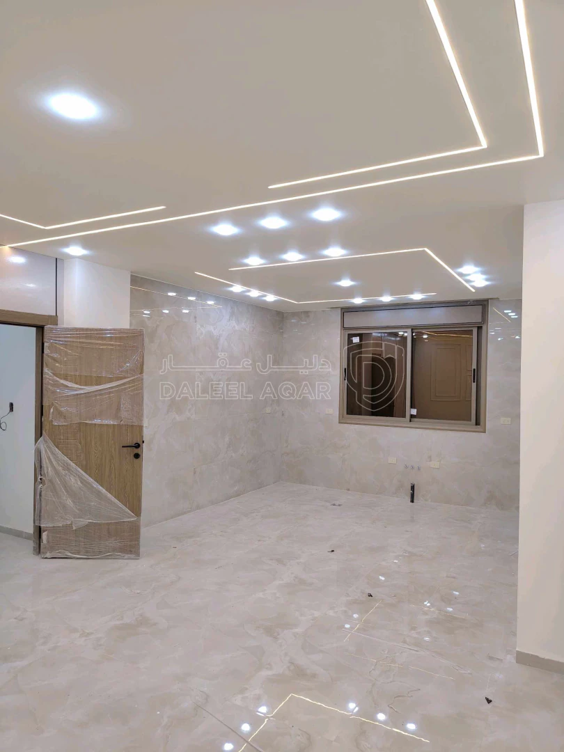 شقة في شقه ١٦٥م طابق اول فني للبيع خلف دوار الثقافة  - 68,000 دأ - صورة 1