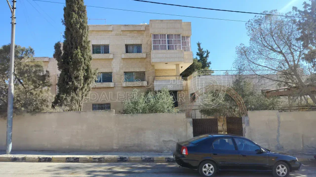 فيلا/منزل - شارع الدفاع المدني - 250000 دأ