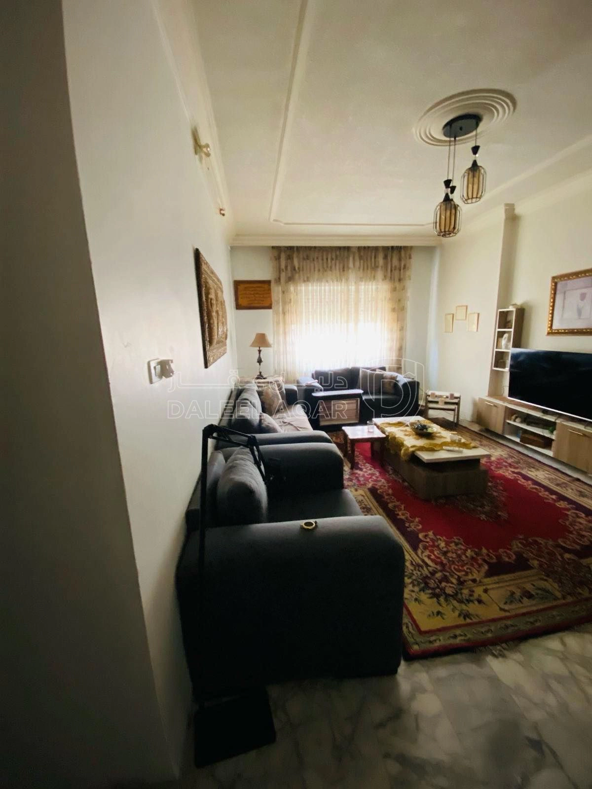 شقة في شقة للبيع طابق ثالث مع روف 324 متر قريب دوار الشعب - 120,000 دأ - صورة 1