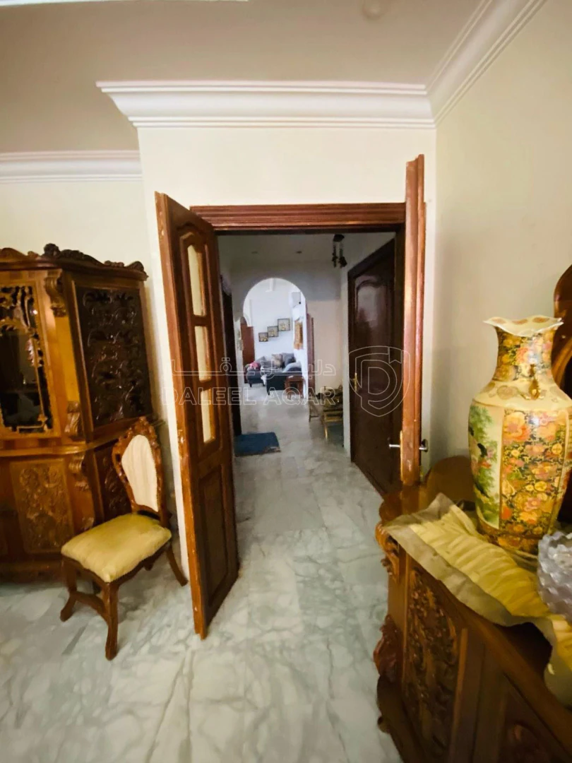 شقة في شقة للبيع طابق ثالث مع روف 324 متر قريب دوار الشعب - 120,000 دأ - صورة 1