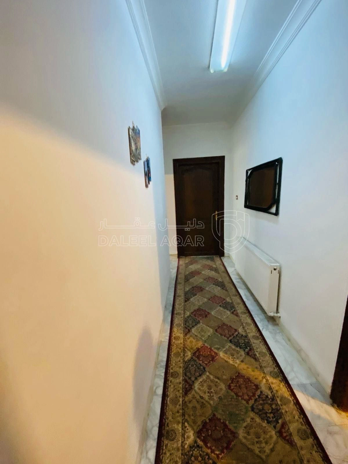 شقة في شقة للبيع طابق ثالث مع روف 324 متر قريب دوار الشعب - 120,000 دأ - صورة 1