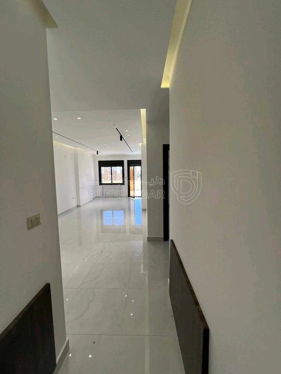 شقة في مقابل جامعة البتراء / طريق المطار / عميش - 79,000 دأ - صورة 1