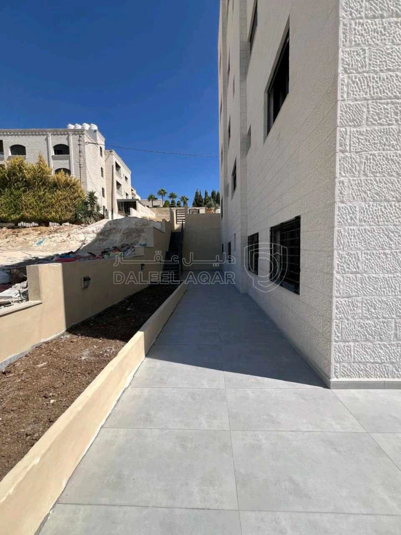 شقة في مقابل جامعة البتراء / طريق المطار / عميش - 79,000 دأ - صورة 1