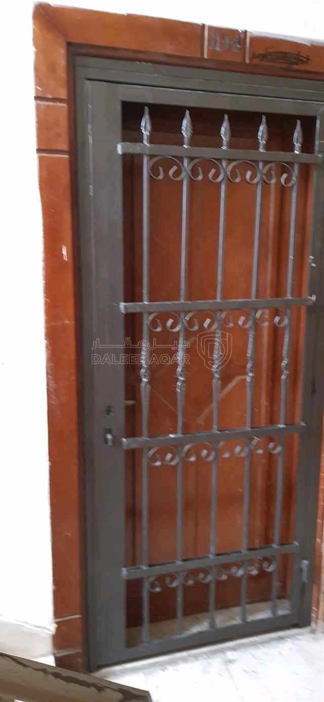 شقة في مدينة الشرق على الشارع المؤدي الى جامعة الزرقاء - 24,000 دأ - صورة 1