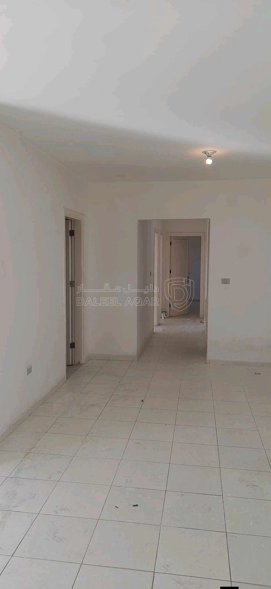 شقة في مدينة الشرق على الشارع المؤدي الى جامعة الزرقاء - 24,000 دأ - صورة 1
