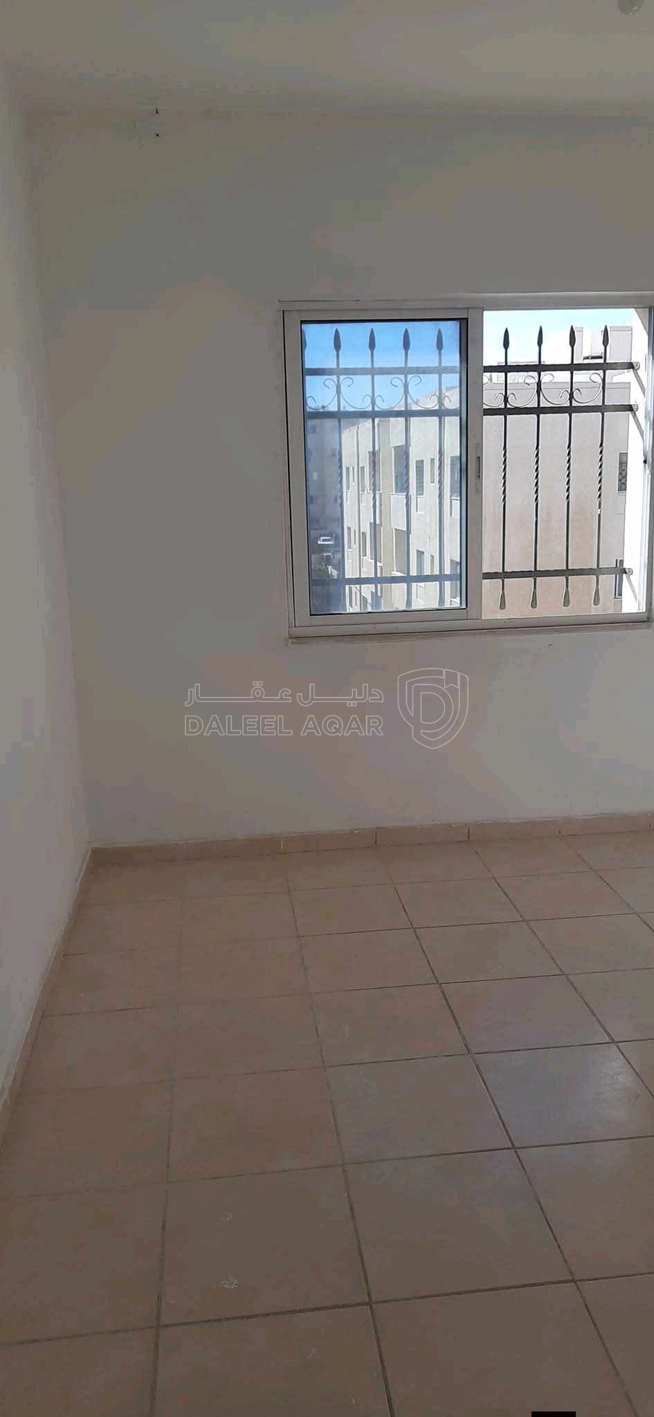 شقة في مدينة الشرق على الشارع المؤدي الى جامعة الزرقاء - 24,000 دأ - صورة 1