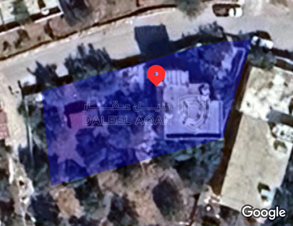 أرض في المزار الشمالي وسط البلد بجانب المركز الصحي الشامل - 65,000 دأ - صورة 1