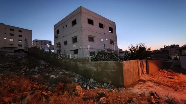 فيلا/منزل في الزرقاء الجديدة البتراوي / حي المسامير  - 190,000 دأ - صورة NaN