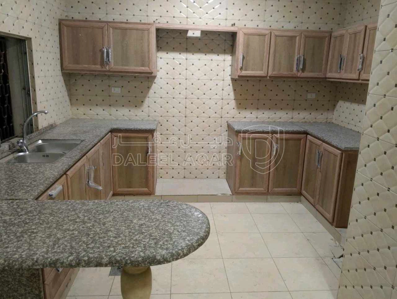 شقة في جبل المنارة - شارع الصلاح. - 22,000 دأ - صورة 1