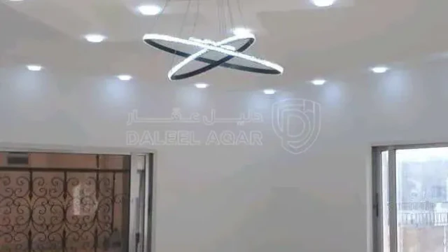 شقة - جبل المنارة - شارع الصلاح. - 22000 دأ