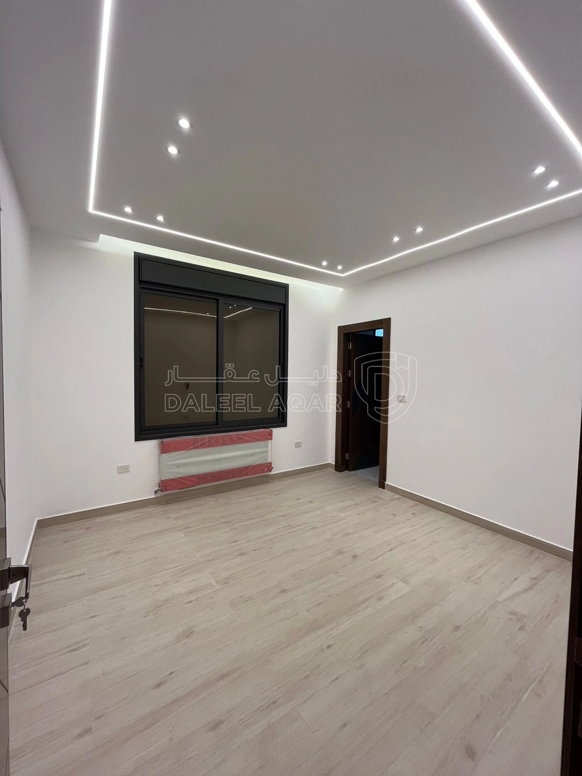 شقة في شقة ملوكية تشطيب فلل اسكان عالية مرج الحمام  - 138,000 دأ - صورة 1