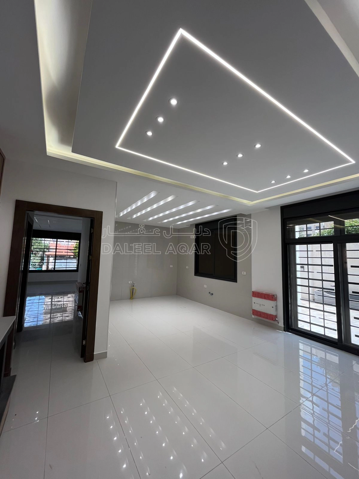 شقة في شقة ملوكية تشطيب فلل اسكان عالية مرج الحمام  - 138,000 دأ - صورة 1