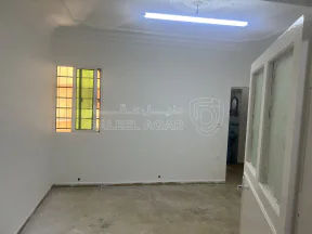 شقة - غرب الضمان الاجتماعي. عماره مصلح ٣٨ - 17000 دأ