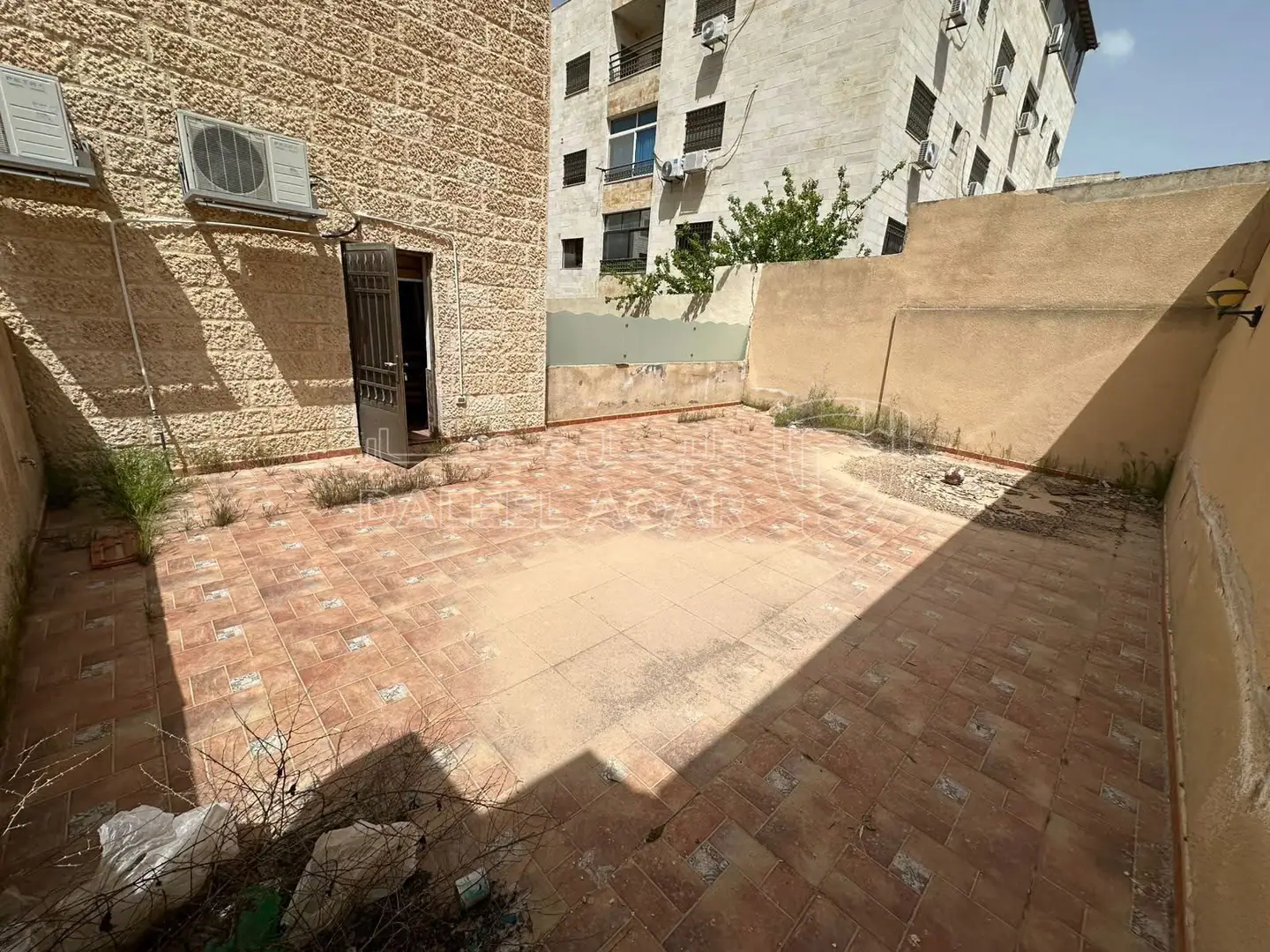 شقة في الجبيهه قرب دوار بسمه - 100,000 دأ - صورة 1