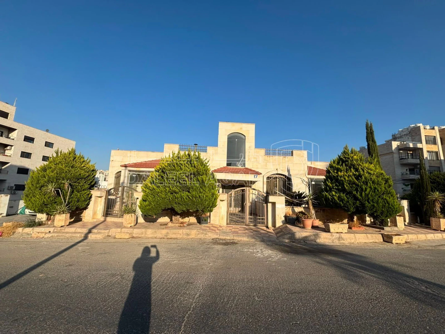 فيلا/منزل في عمان طريق أبو السوس قرب مسجد حسين الخواجا - 550,000 دأ - صورة 2