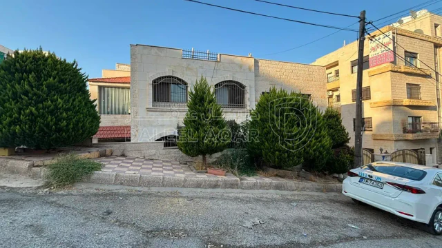 فيلا/منزل - عمان طريق أبو السوس قرب مسجد حسين الخواجا - 550000 دأ