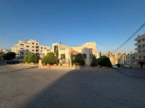 فيلا/منزل في عمان طريق أبو السوس قرب مسجد حسين الخواجا - 550,000 دأ - صورة NaN