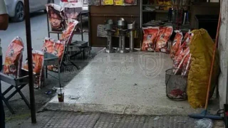 مكتب/تجاري - محلين تجاريين يعملان صالون حلاقة وأراجيل - 15000 دأ