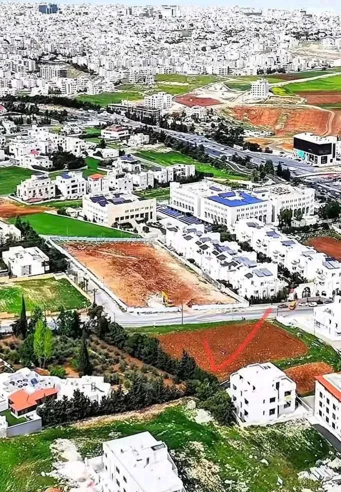 أرض في الظهير خلف مجمع ابو جاموس مقابل العشر فلل - 2,000,000 دأ - صورة 1