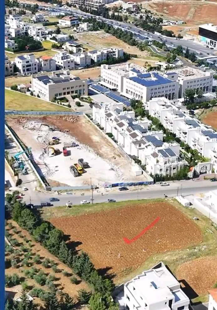 أرض في الظهير خلف مجمع ابو جاموس مقابل العشر فلل  - 1,875,000 دأ - صورة 1