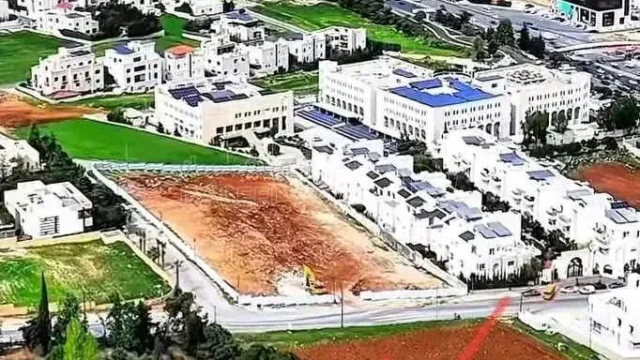 أرض - الظهير خلف مجمع ابو جاموس مقابل العشر فلل  - 2000000 دأ