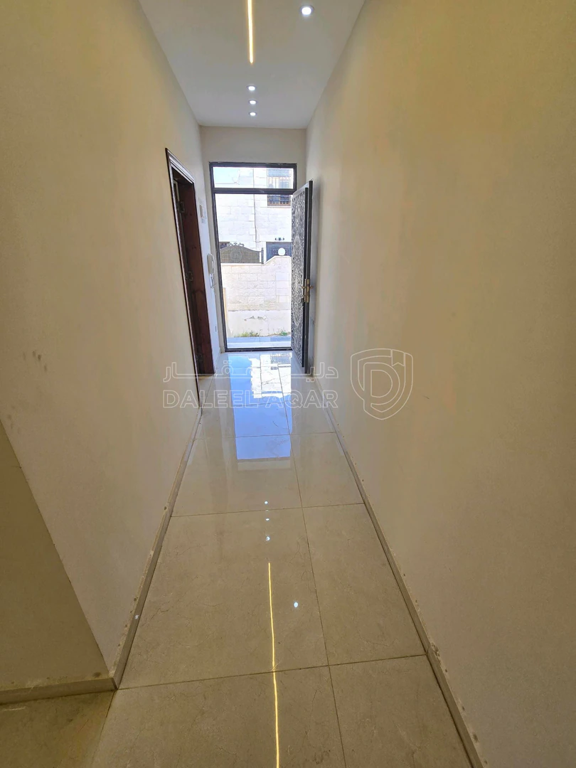 شقة في الزرقاء مدينة الشرق  - 40,000 دأ - صورة 1