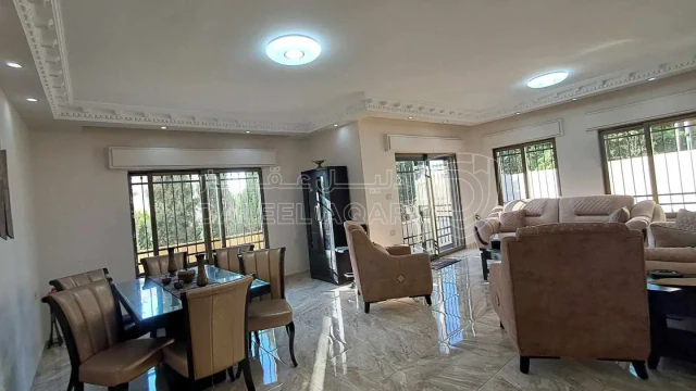 شقة - الحمر مقابل الاسطبلات الملكيه اسكان أ احكام خاصه  - 175000 دأ